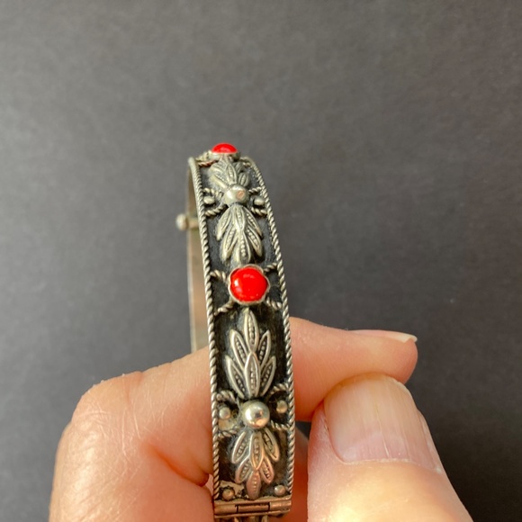 Italian alpaca silver and red stone bracelet. - Picture 3 of 10